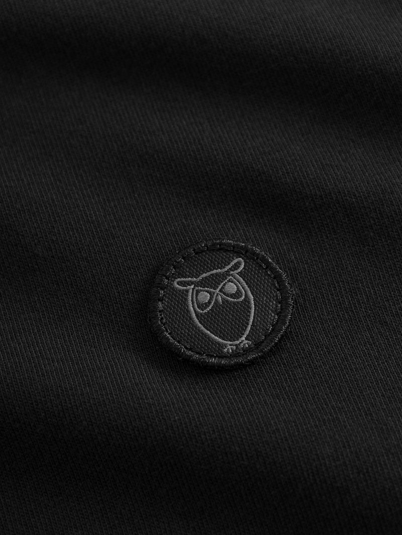 KnowledgeCotton Apparel - MEN Regular fit Badge t-shirt T-shirts 1300 Black Jet